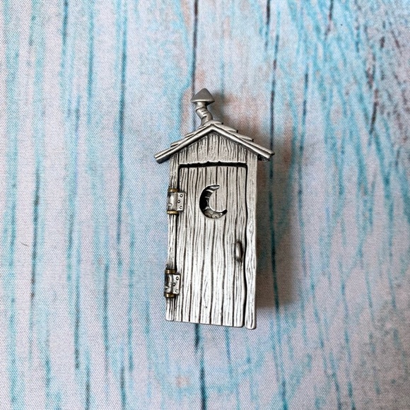 Vintage JJ Rustic Silver Outhouse funny pin - Picture 2 of 6